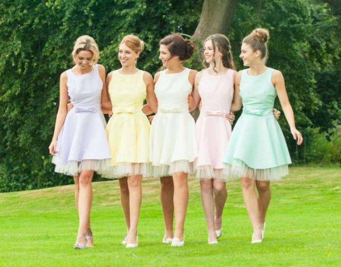 bridesmaids-rainbow-dresses